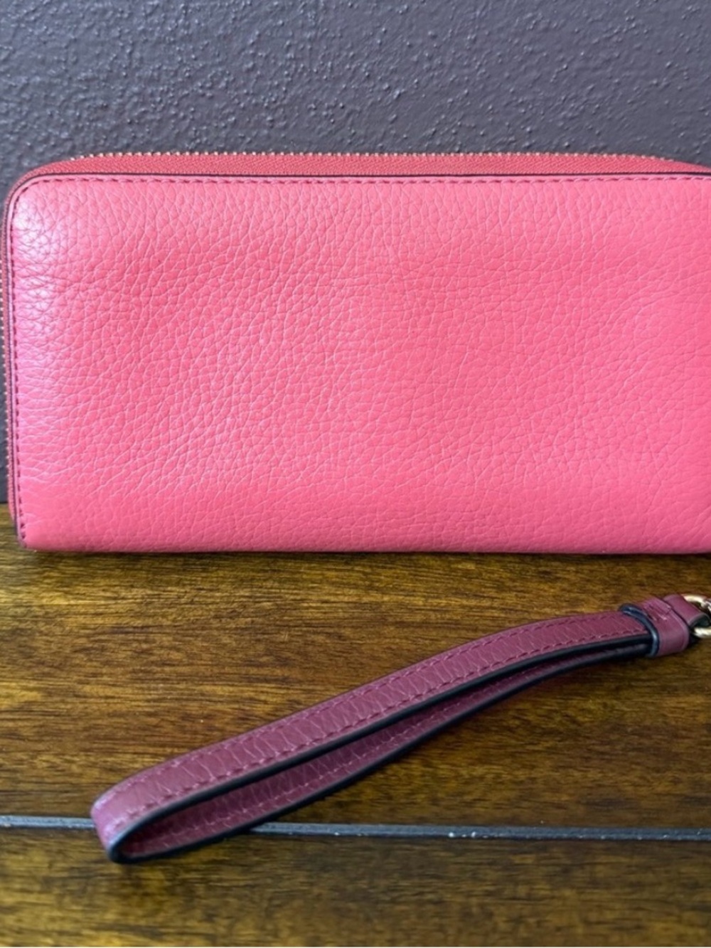 Coach Long Zip Around Wristlet Wallet with Horse & Carriage! Like new condition - Picture 5 of 8